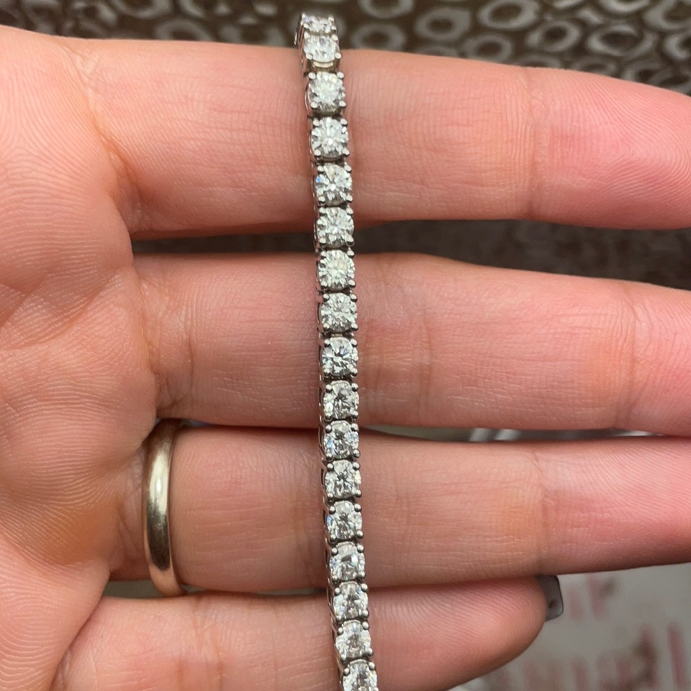Women’s diamond tennis bracelet